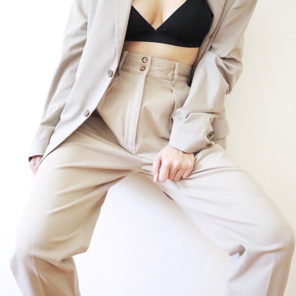 Vintage high-waisted beige pleated trousers